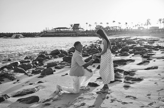 Derek proposing to Stephanie